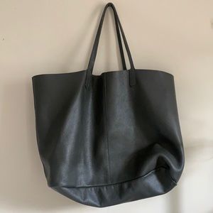 No brand grey leather tote w/ pouch